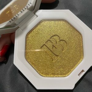 Brand new Fenty Beauty Trophy Wife highlight